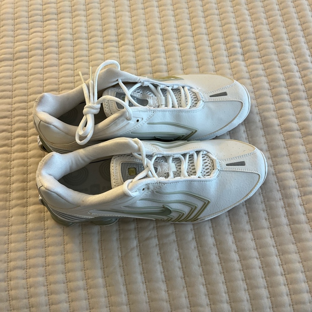 Nike Shox Women’s Sneaker